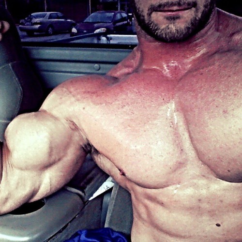 savagesquats:  manlypics:  Wesley Durden   All the goals…