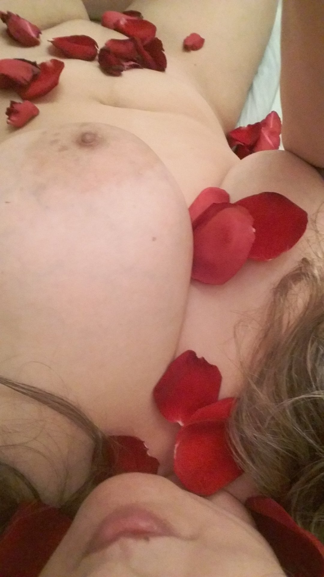 docecamille:  Feliz Dia das Mães ❤❤❤  Milf❤  Uma delicia de mulher 😍