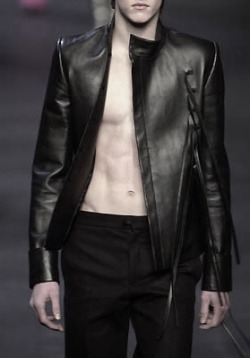 picturesong:  Dior Homme FW01 || Solitaire 