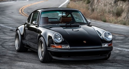 supramitch: itsbrucemclaren: Singer 911 Porsche  That interior is beautful