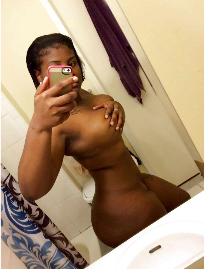 wobblies-and-puzzles:  thickhotbodys:  herrighthereomg:  Kizzy Fatal  Her body! 