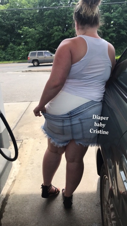 diaperbabycristine: Yesterday I went for coffee with my bff and stopped at gas station. There was a 