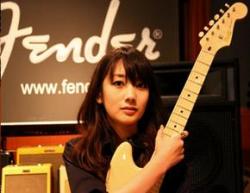 yumeno:  FENDER OFFICIAL FAN CLUB JAPAN  波瑠