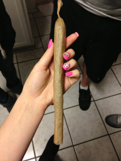 ganja-and-bud:  14 gram joint(; 