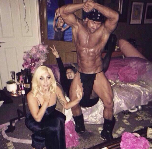 youwillbemytemple:  excuseme-no:  GAGA JUST DELETED THIS OFF INSTAGRAM LMFAOOOOO  hahahahahaha 😂😂😂 