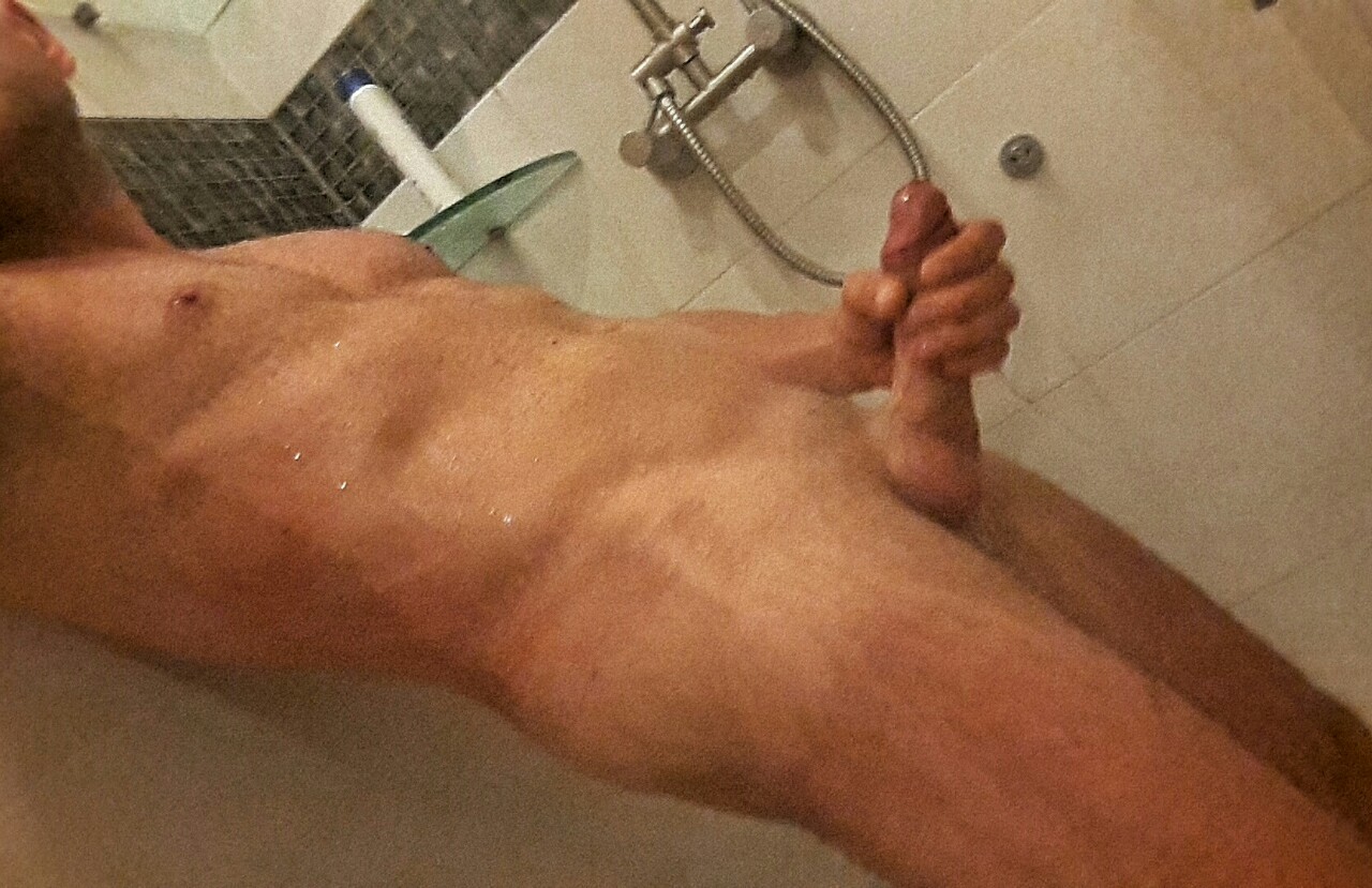 h-a-p-p-y-81:  Evening shower 🚿🚿🚿