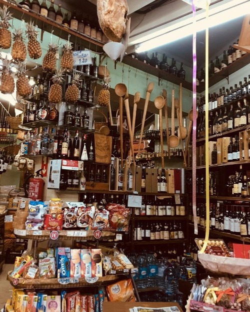 Candy shop #candyshop #wineshop #vintagewine #wine #old wine #portuguesewine #home #portugal https:/