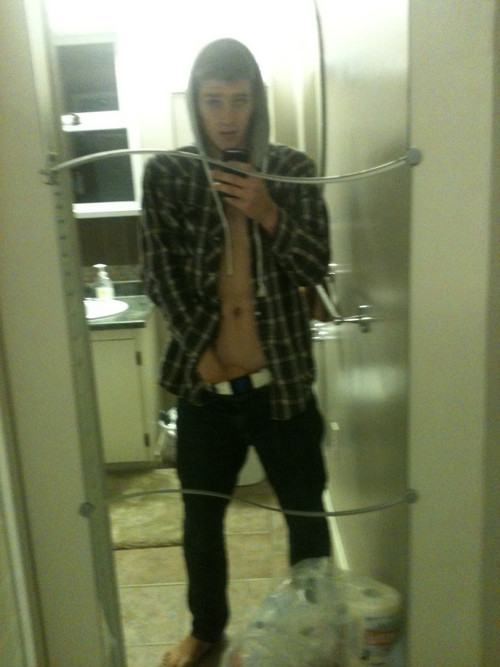 collegeboysnaked:  good