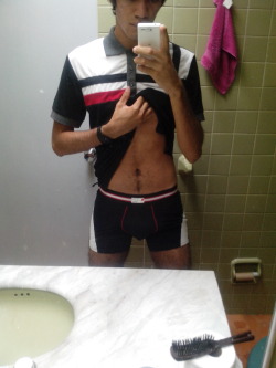 waistbandboy:  One of my blog followers showing off his cute boxerbriefs.