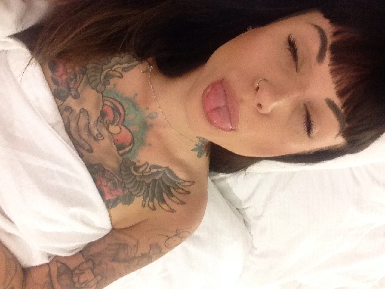 devilvsdemon:  marissamayxo:  Vacation selfies.  My beautiful gal 💜💜💜💜