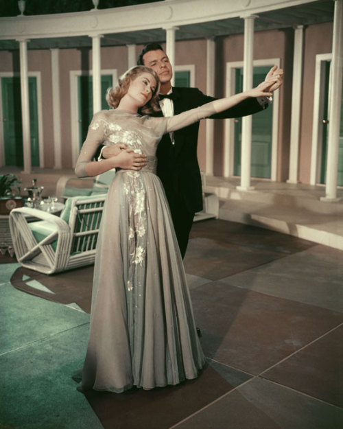 fuckyeahvintage-retro:  Grace Kelly and Frank Sinatra in ‘High Society’, 1956 (via) 