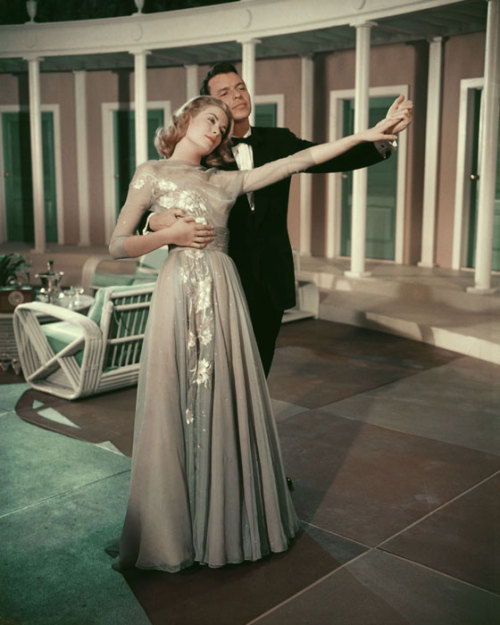 fuckyeahvintage-retro:  Grace Kelly and Frank Sinatra in ‘High Society’, 1956 (via)