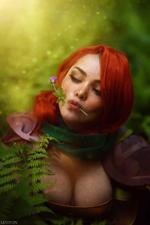 DotA 2WindrangerChristina Fink as WRphoto by me