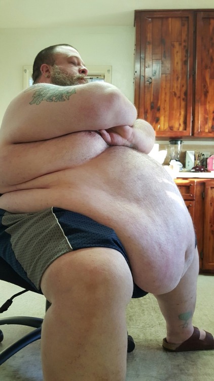 inkedfatboy: bauchliebhabear: chubstermike:  bigcopedipper: Hi. I’m Droopy. The absolute sexiest “Dr