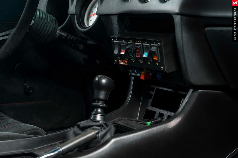 hirocimacruiser:  ADV1 280Z with an 800+HP 2JZ conversion. More info here http://performancedrive.com.au/adv-1-datsun-280z-gets-mean-2jz-engine-conversion-video-1113/