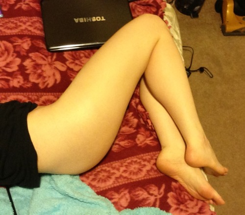verycuriousvirgin:  Can’t sleep, trying to study.