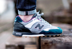 sweetsoles:  LFSTL x New Balance 577 ‘Kakkerlak’ (by pawsze7) 