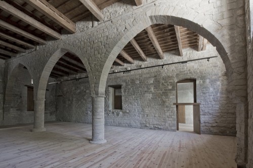 {This renovation project by Tabuenca & Leache, Arquitectos has a delicate balance between old an