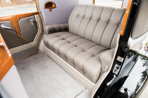 oldschooliscool:  1934 Duesenberg Model J All-Weather Town Car (on the long wheelbase of 153.5 inches) with custom coachwork by the Walter M. Murphy Company.  Even though Murphy was out of business by this time, there were still bodies available “in