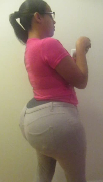 tweetyistumbln:  jean distortion  God, that’s so much phat latina ass!
