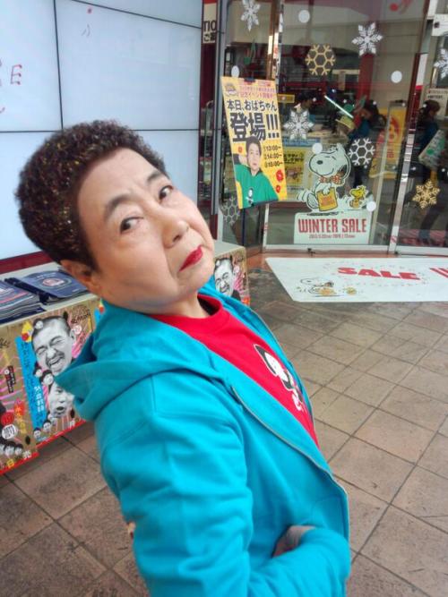 タワーレコード渋谷店 ‏@TOWER_Shibuya  【1Fエントランス】ガキの使いやあらへんで!! 店頭キャンペーン開催中!!おばちゃんが登場しました！どんどん写真撮ってください