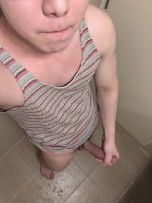 justabigasian:  “LEAKED” ..He’s so hot with cute face … body and his MONSTER COCK!