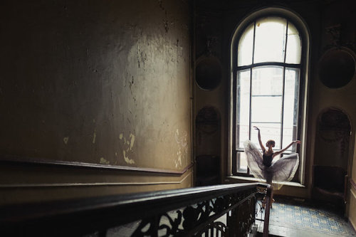 mymodernmet:Ballerina Combines Intricate Beauty of Russian Ballet and Architecture