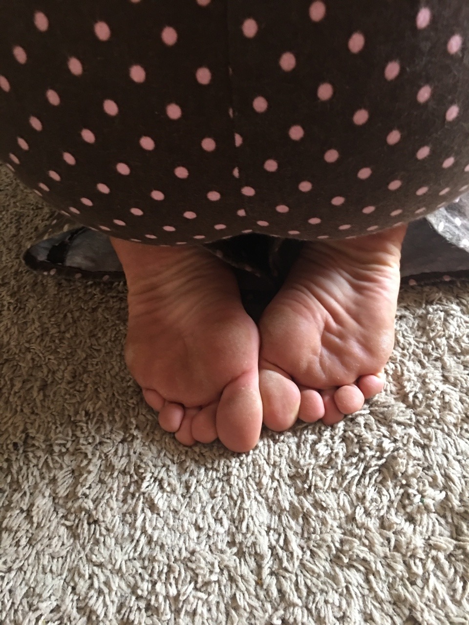 vrgo2000:  feetloversthings:  opentolife37:Morning coffee and sun on my dirty soles!