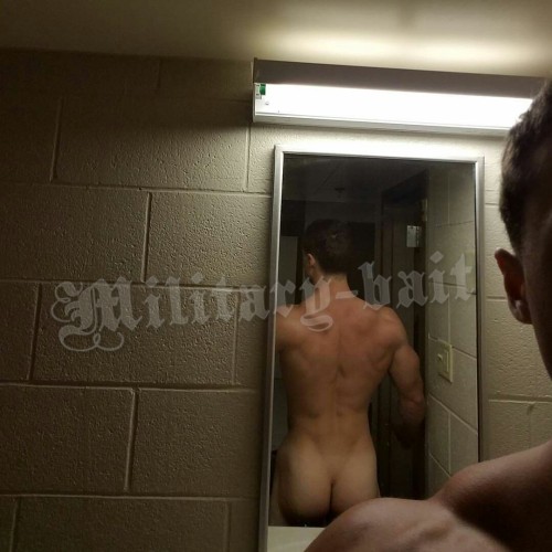 mystraightfriend:  Mystraightfriend.tumblr.com