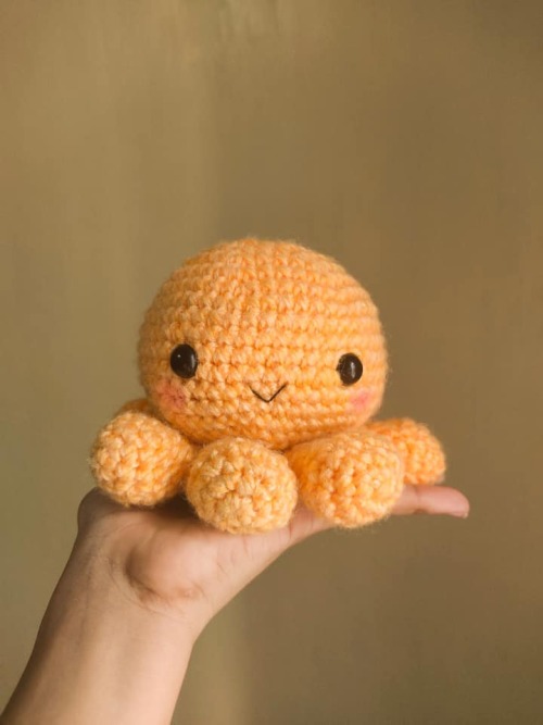 Hey Loves! This baby octopus wants to cheer you up, but she’s kinda shy. (´ω｀*)By the way, if you wa
