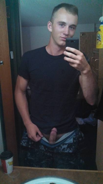 militarymencollection:  via flmarine 