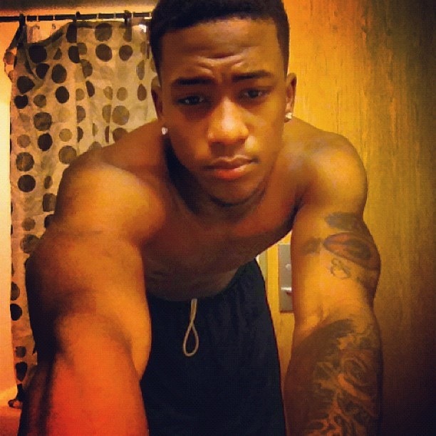 hoodsworld:  De’van Bogard 