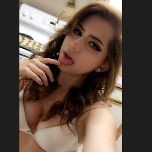 aandyrea:  i want kisses and drunk texts