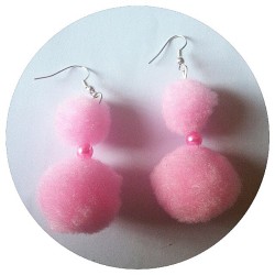 pollyandtheunicorn:  Pink pom-pom/bead earrings.