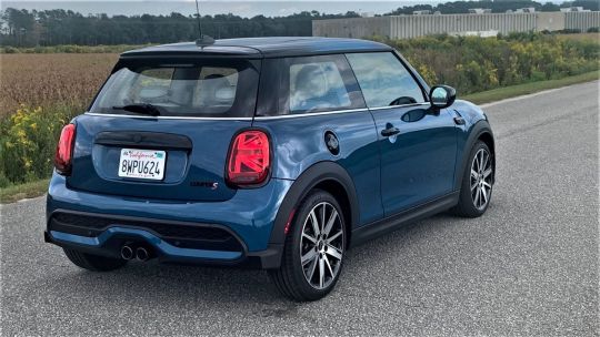 2022 Mini Cooper S Front Three-Quarter View