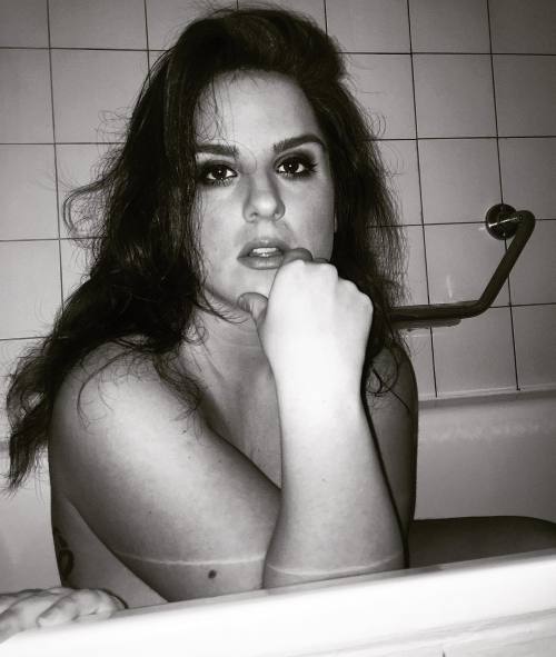 Your brain is full of lollipops, rainbows, cheese and wonder. Mine is slightly darker. 🕸🌪- #bnw #bathtub #shoot #darkness by seliniangelini