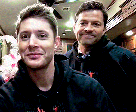 mishasminions:  SKYPING WITH DADS TRYING TO FIGURE OUT HOW TO EXPRESS THE WAY THEY