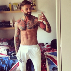 hotfamous-men:  Aaron Chalmers