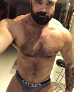 xxxnewstitch:  manlypics: AliExpress.com: Beard Trimmer  Muy yo salvo el tatuaje 