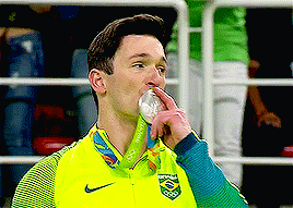 elvishgirl:  Diego Hypolito - Medalha de prata/ Silver medal:    “Já caí de bunda