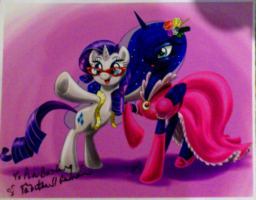 pia-chan:  And i got them signed :3 I mean my friend FFB did for me <3 I’m so happy!!!  <3
