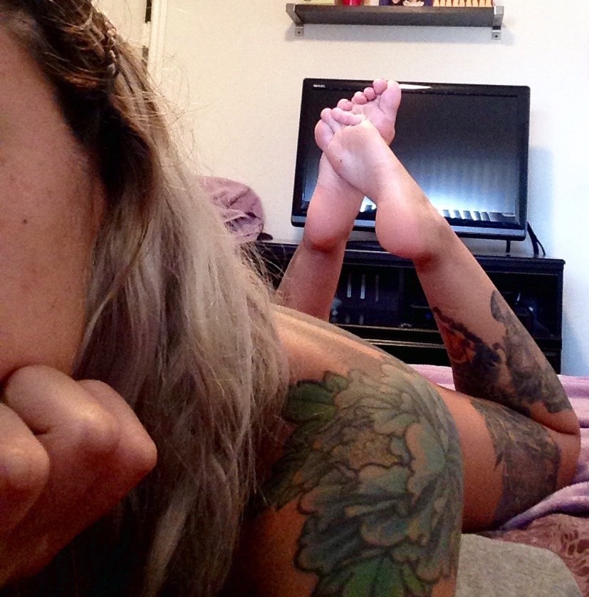 laylamadsole:  Some bare feet after work. Nothing better than taking off my socks