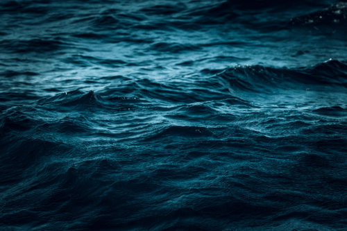 escapekit:OCEAN BLUESGermany-based photographer Jan Erik Waider shares stunning photos on the Drake 