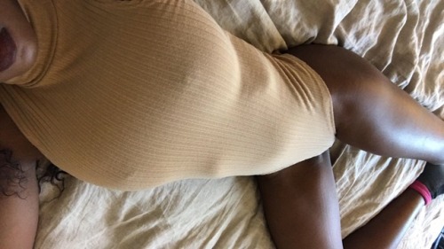complexion-excellence:  Happy Hump Day!! -Nubie212  Sexy pretty beautiful thick lady.   :)
