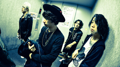 oneokrockworld:  「LIVE with YOU ～ONE OK ROCK～」BACKSTAGE  Source→ http://t.co/pFDiMkZikK