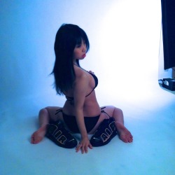 kikstyo:  @suzukifumina behind the scenes of “DUSK”