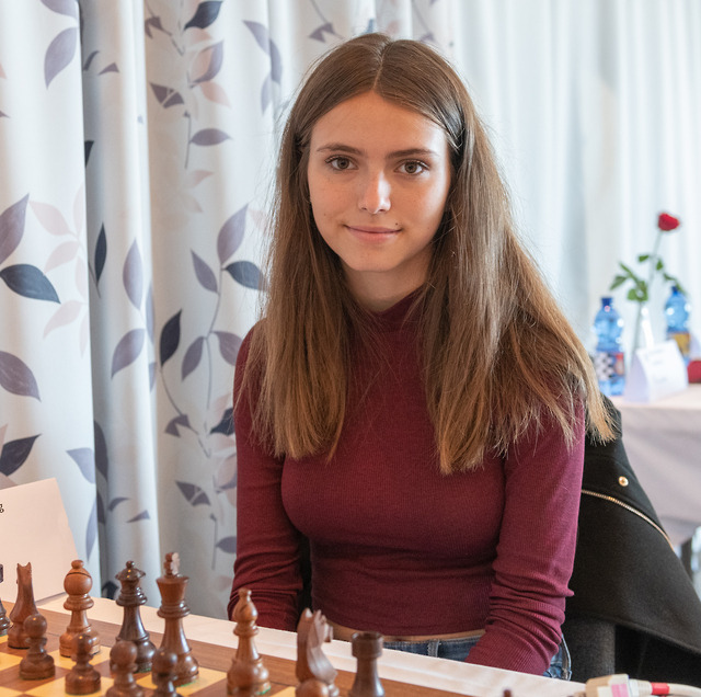 Chess nerd r Anna Cramling : r/whitegirlbeauty