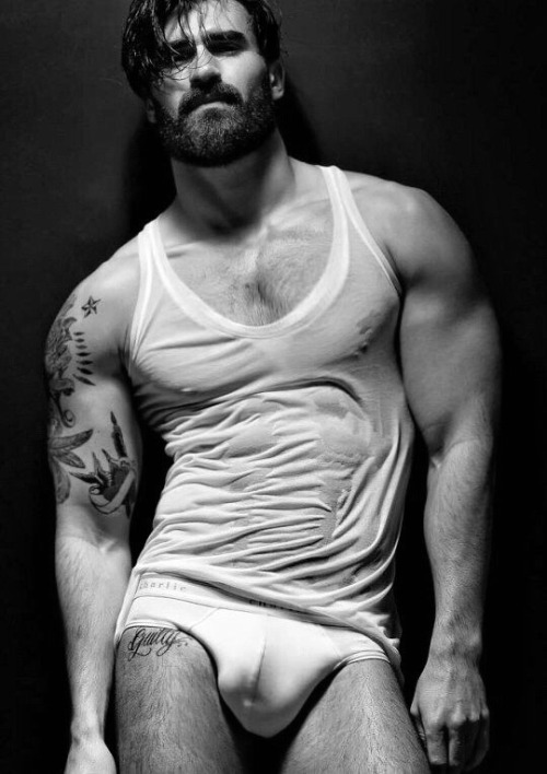 bigbroth4u:  This guy’s bulge turns me on.  Think YOU can turn me on? Show me! Find @bigbroth4u on Twitter for even more sexy shenanigans. Visit the ARCHIVE to see more than 20,000 posts!   