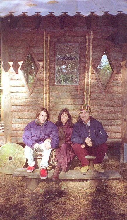 beatles-clapton: Dhani, Olivia and George Harrison.