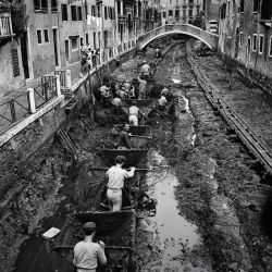 historicaltimes:  The canals of Venice, Italy being drained and cleaned, 1956 via reddit